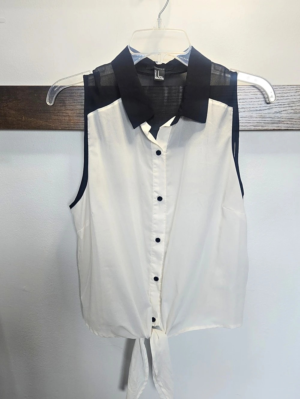 Forever 21 Color Block Tie-Front Blouse Size Small Like New
